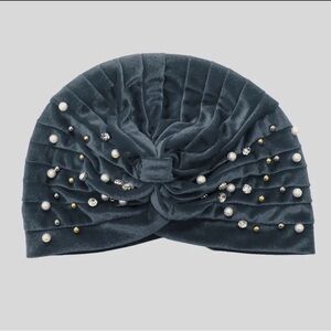 Elegant Gray Velvet Turban with Pearls